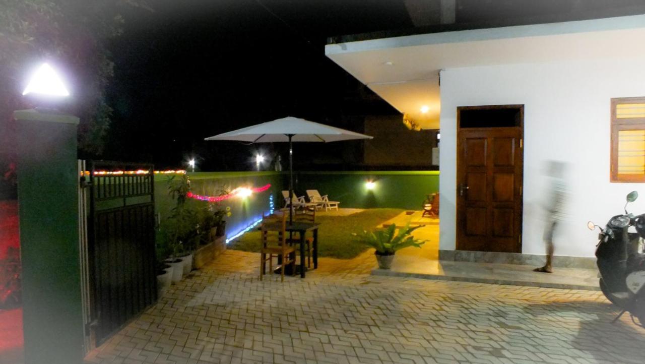 Villa Tanzanite Hikkaduwa Bagian luar foto